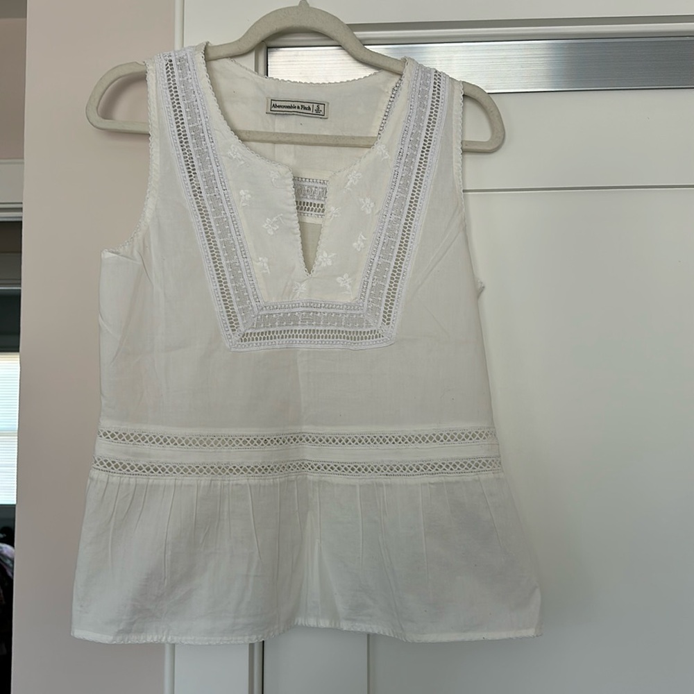 Abercrombie & Fitch floral and eyelet tank top - size small